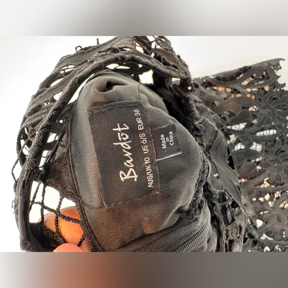 BARDOT Sz6/Sm ISA EMBROIDERED SLEEVELESS LACE STRETCH PENCIL DRESS BLACK - Picture 6 of 9